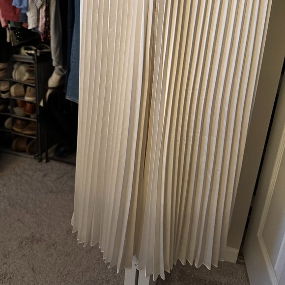 The A&F Giselle Pleated Jumpsuit - Picture 5 of 7